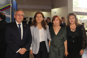 Elías Farache, presidente de la CAIV; Isabel Brilhante Pedrosa, jefa de delegación de la Unión Europea, Jacqueline Flugelman y Rebeca Wacher de Cohén