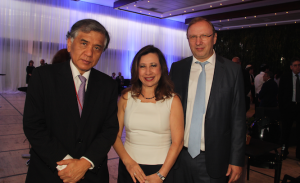 Kenji Okada, embajador de Japón; Sandra Noriega de Kugler, embajadora de Guatemala, señor Kugler